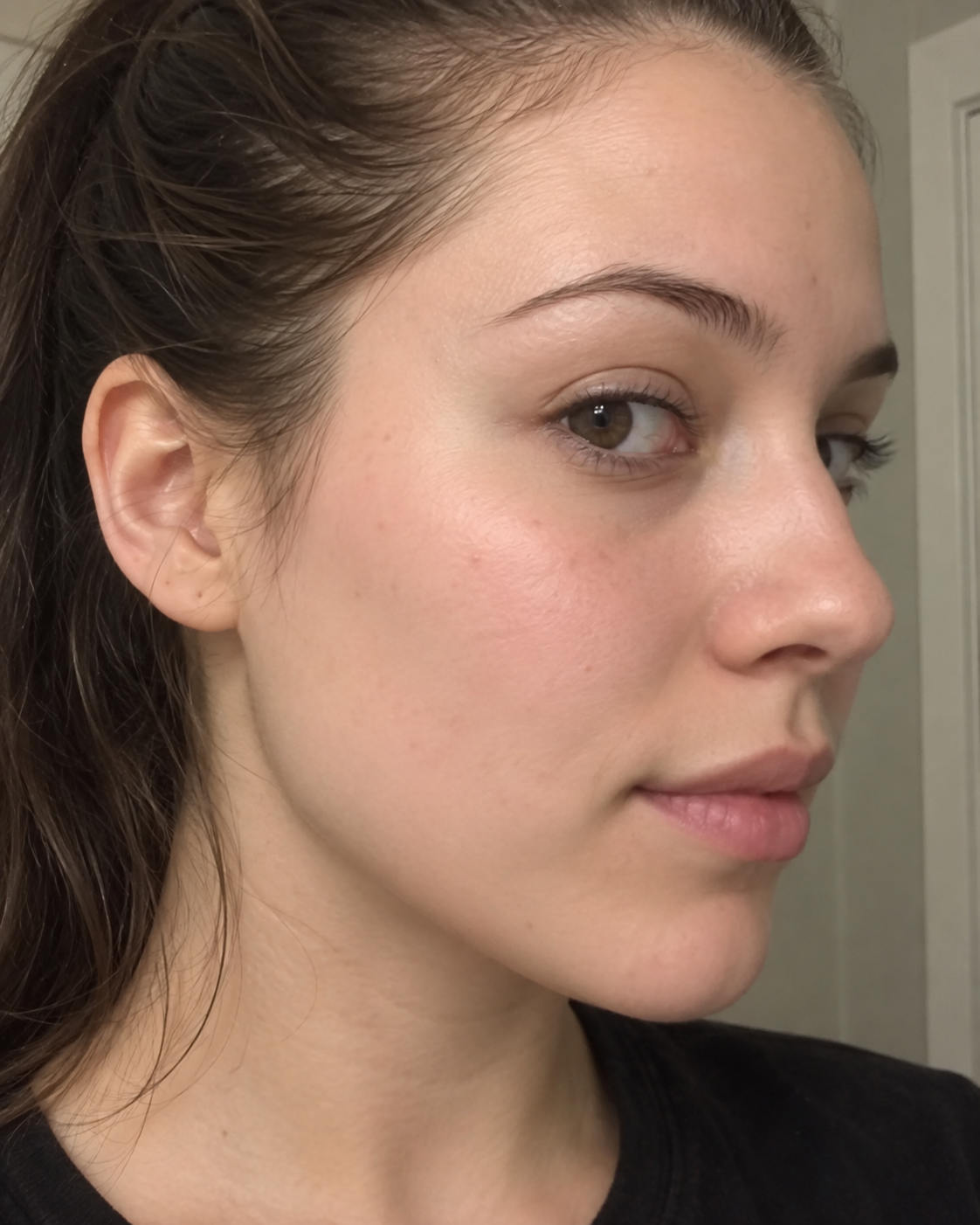 Customer review — calmer-looking skin after using Calmora